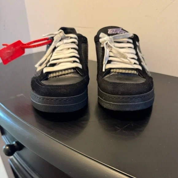 Off-White Black and White Designer Sneakers - Picture 5 of 11